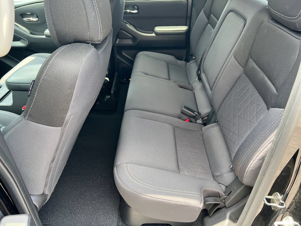 Used 2025 Nissan Frontier SV RWD image 17