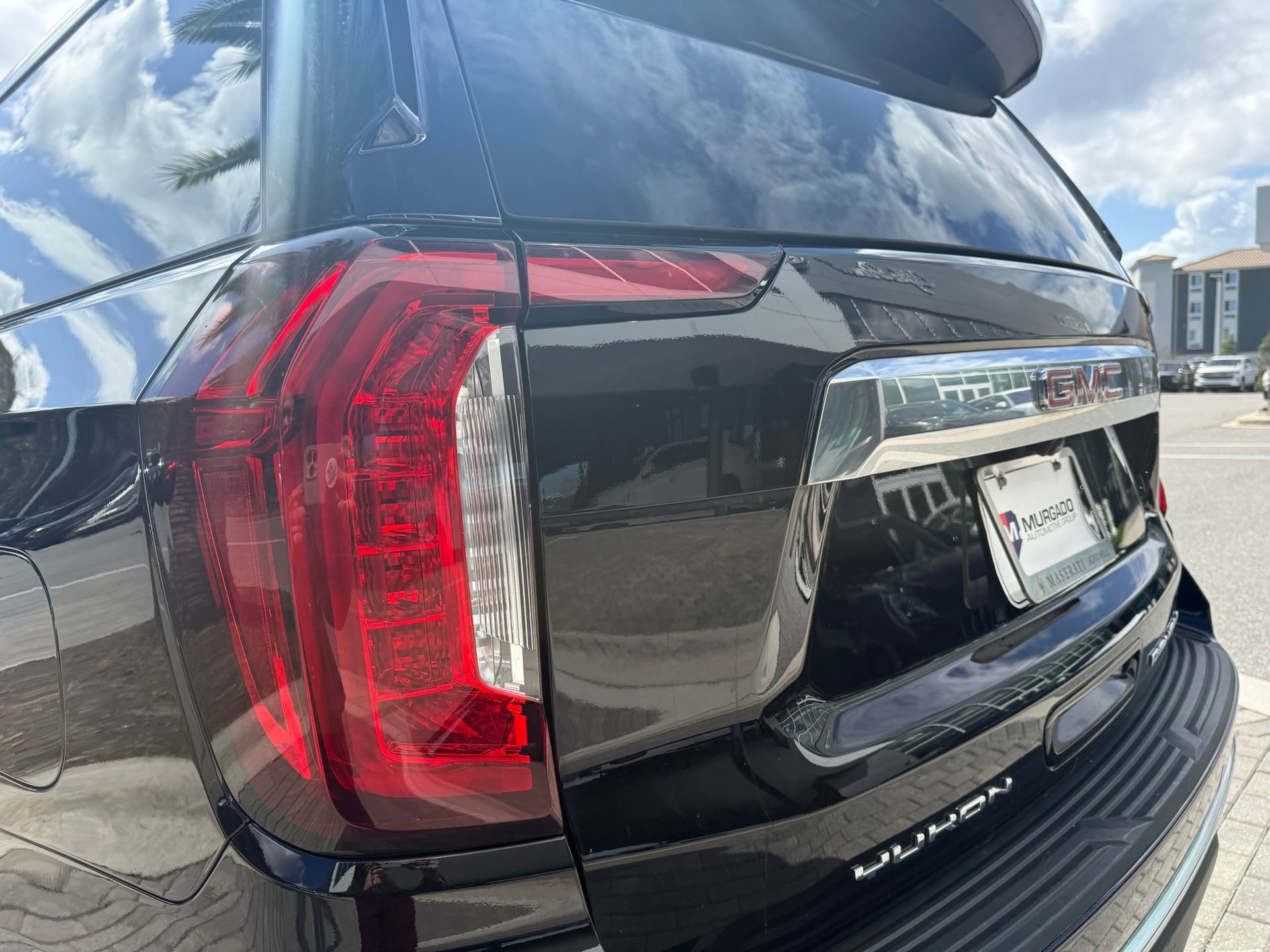 Used 2023 GMC Yukon XL Denali image 14