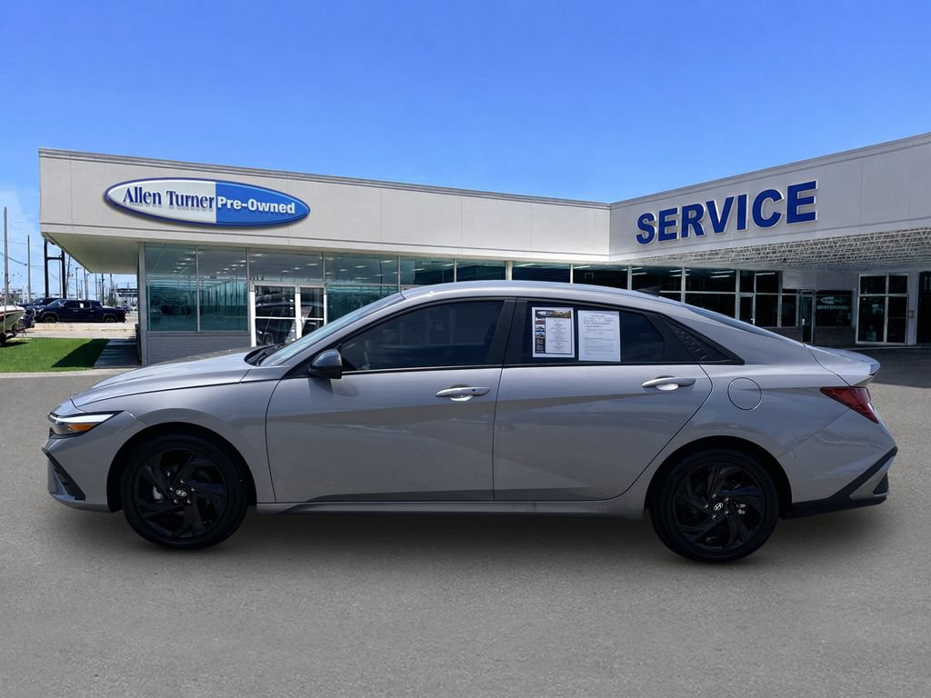 Used 2026 Hyundai Elantra SEL FWD image 4
