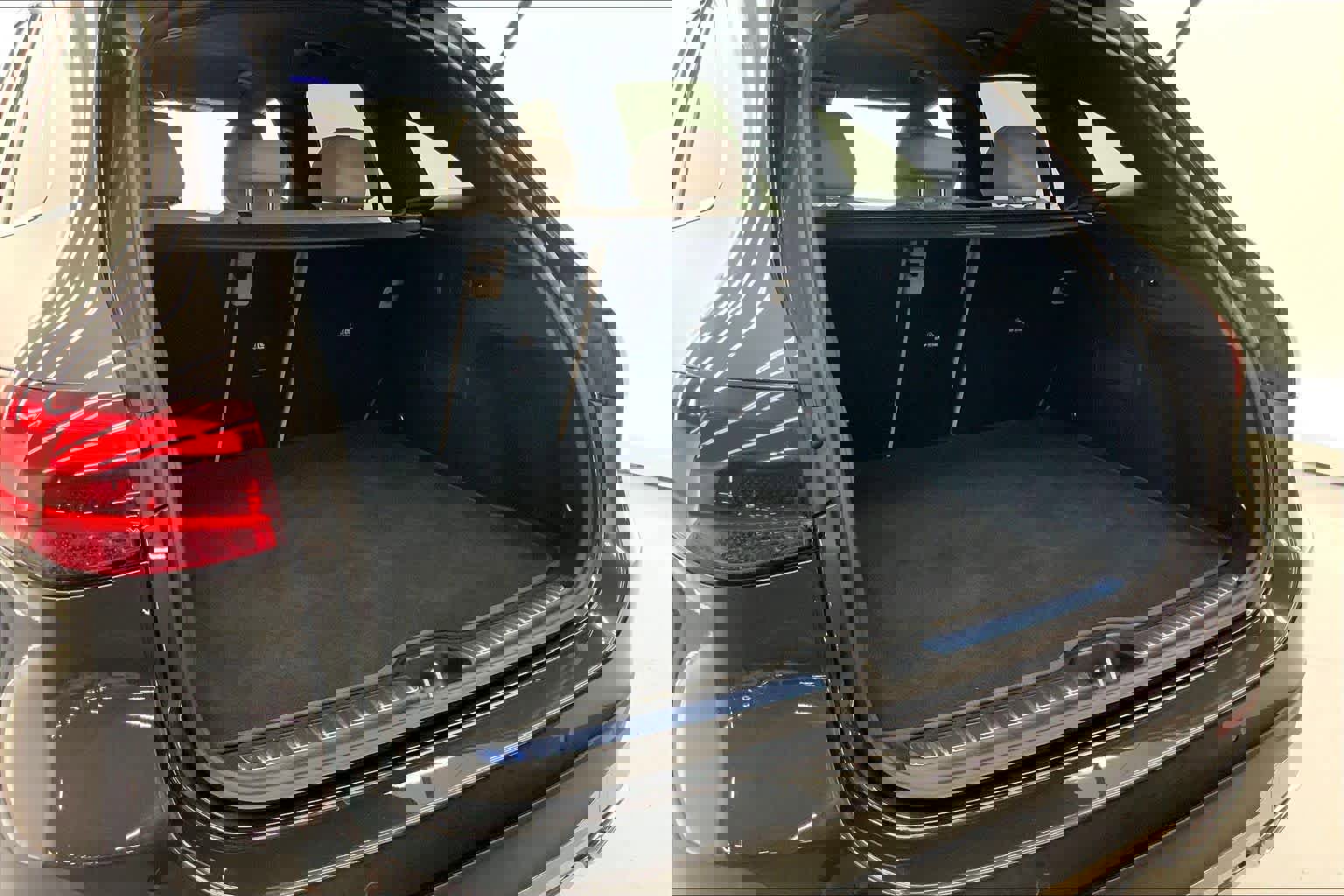 Used 2023 Mercedes-Benz GLC 300 image 16