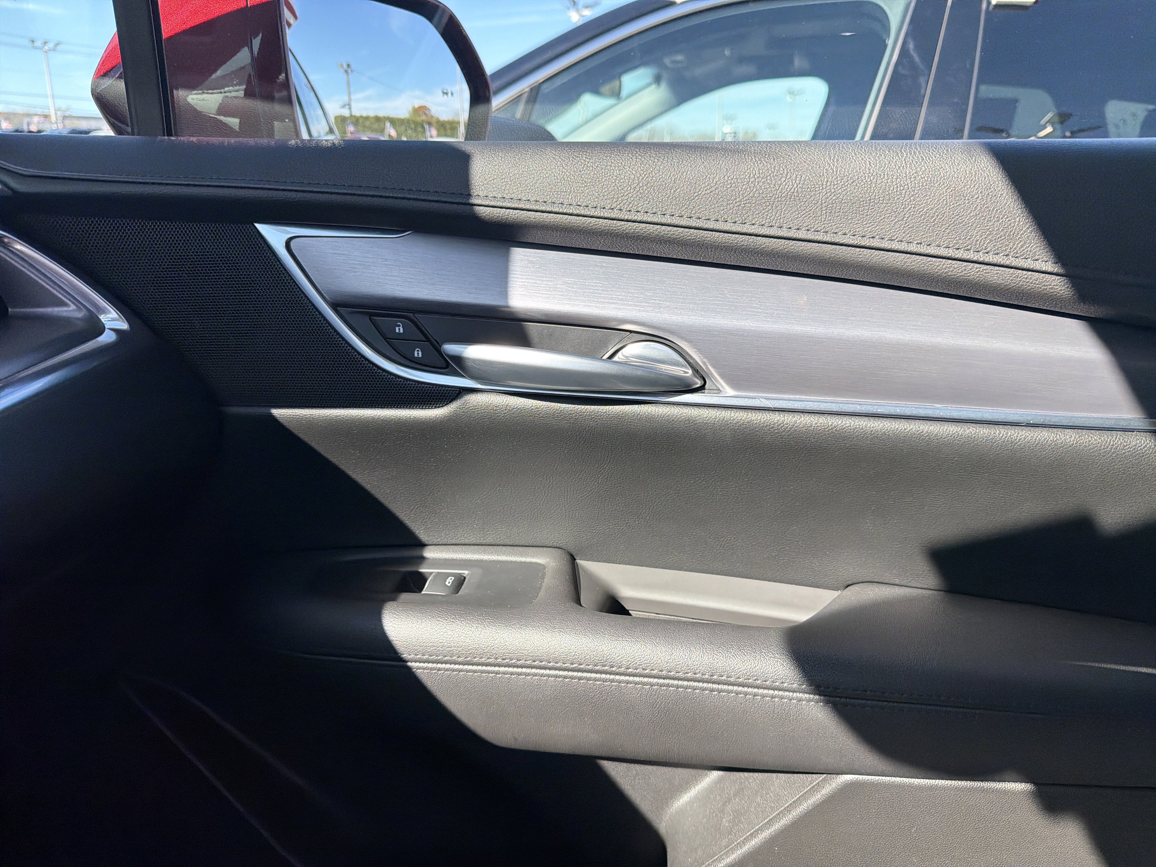 Used 2018 Cadillac XT5 Luxury w/ Driver Awareness Package image 19