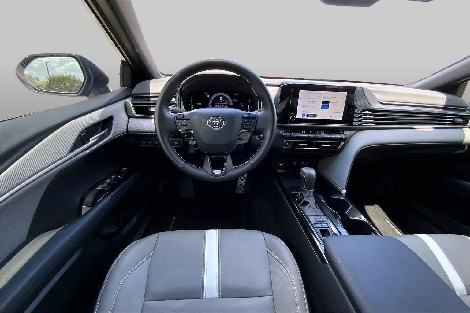 Used 2025 Toyota Camry SE FWD image 11