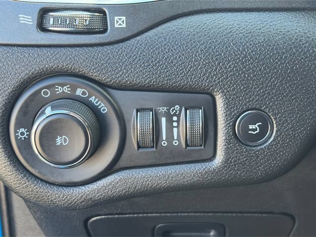 Used 2023 Jeep Cherokee Trailhawk w/ Trailer Tow Group AWD/4WD image 59