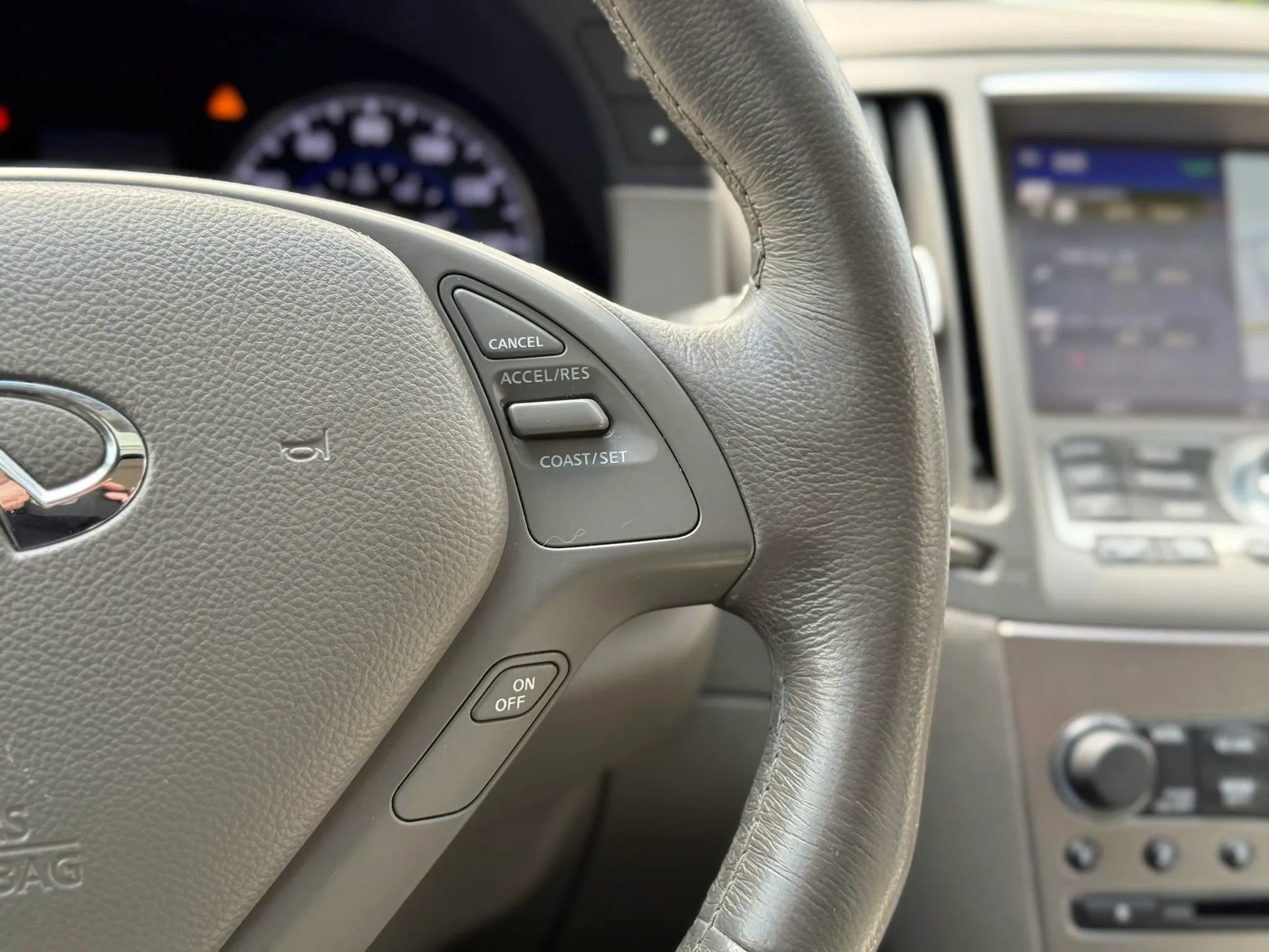 Used 2015 INFINITI Q40 AWD w/ Navigation Package image 23