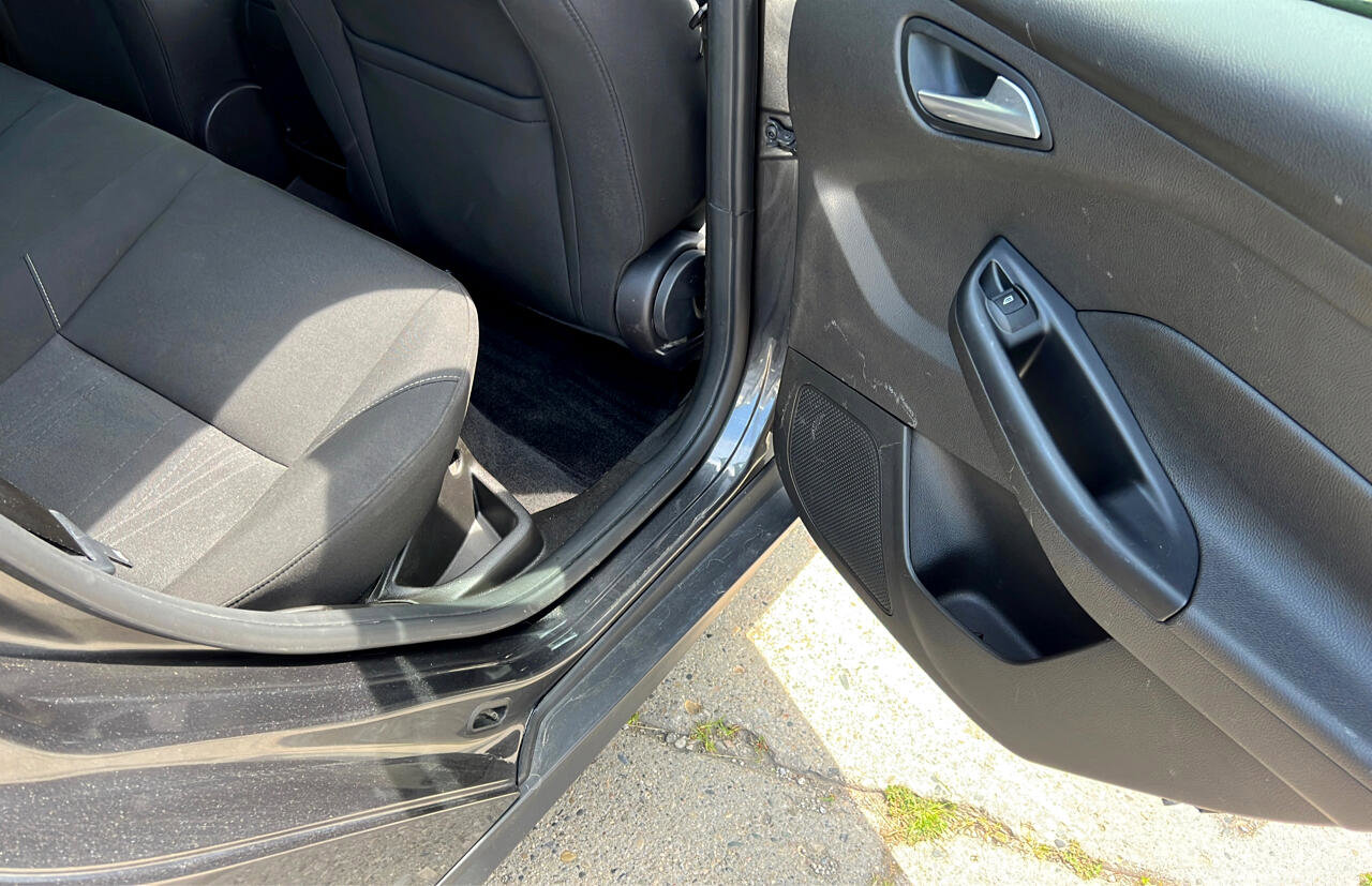 Used 2016 Ford Focus SE image 16