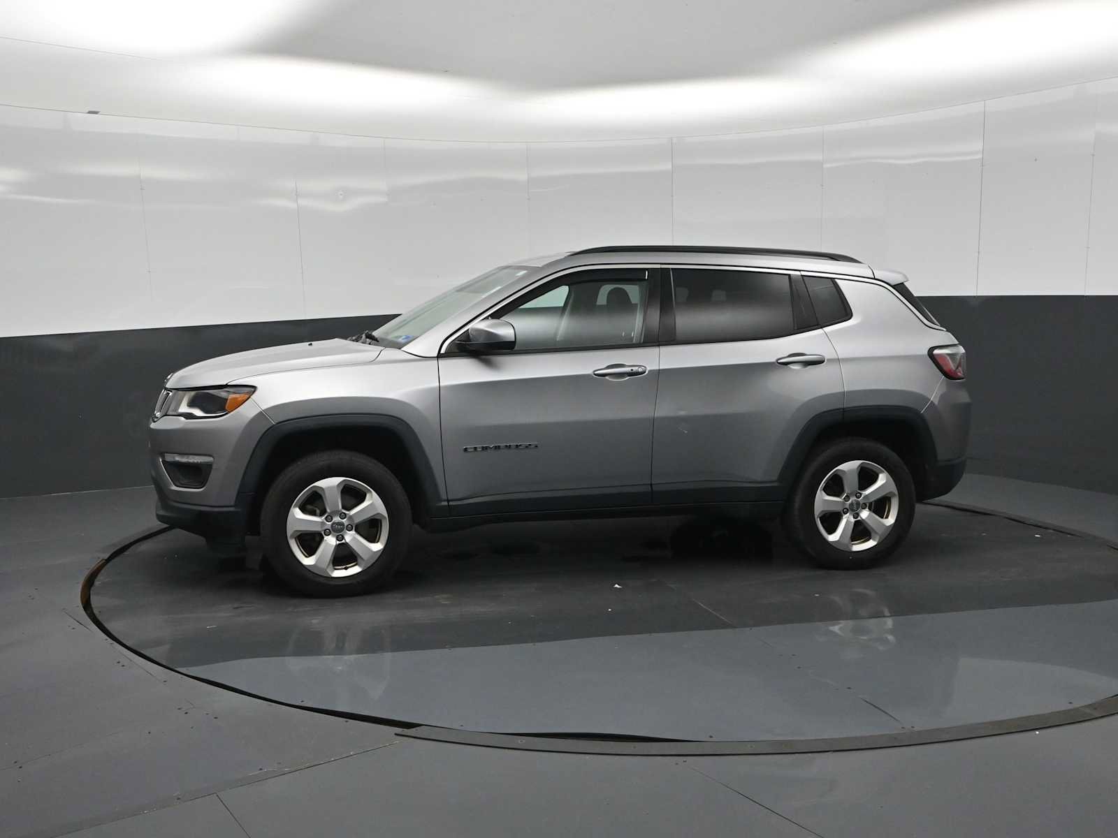 Used 2018 Jeep Compass Latitude w/ Popular Equipment Group AWD/4WD image 4