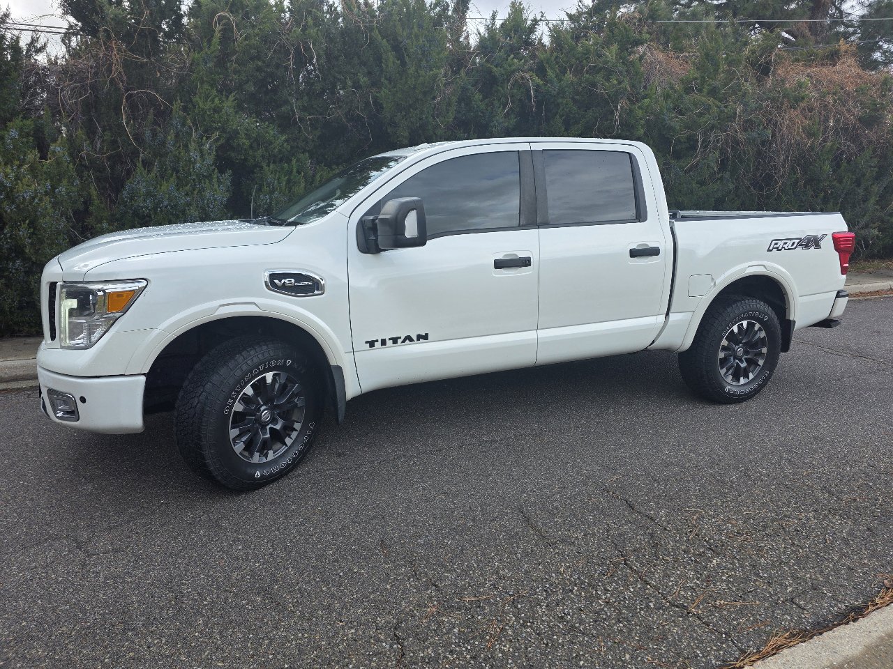 Used 2017 Nissan Titan PRO-4X w/ Pro-4x Convenience Package image 1