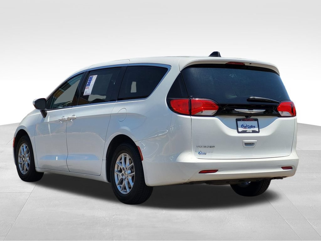 Used 2023 Chrysler Voyager LX FWD image 9