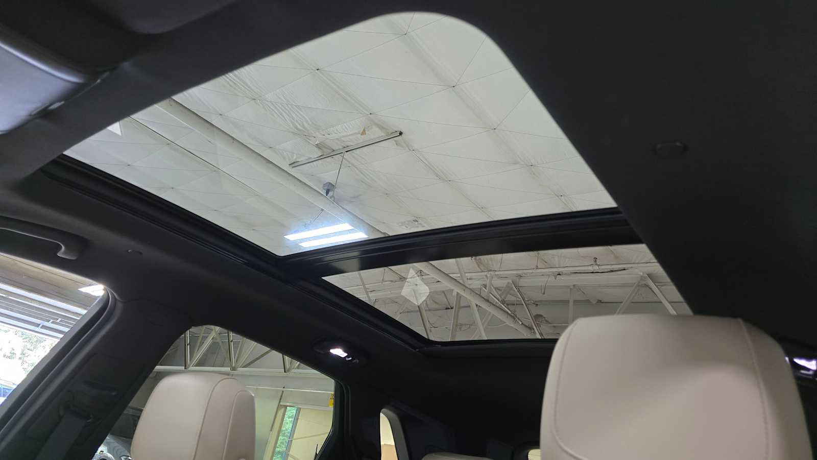 Used 2018 Cadillac XT5 Luxury w/ Driver Awareness Package image 23