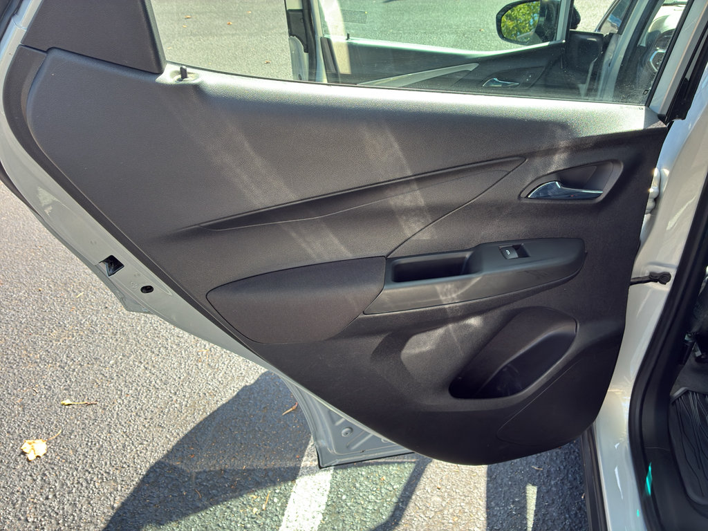 Used 2023 Chevrolet Bolt LT FWD image 40