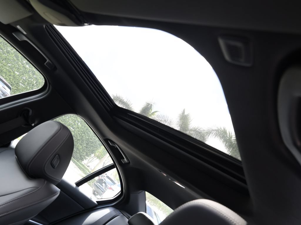 Used 2025 BMW 330i Sedan w/ Premium Package RWD image 19