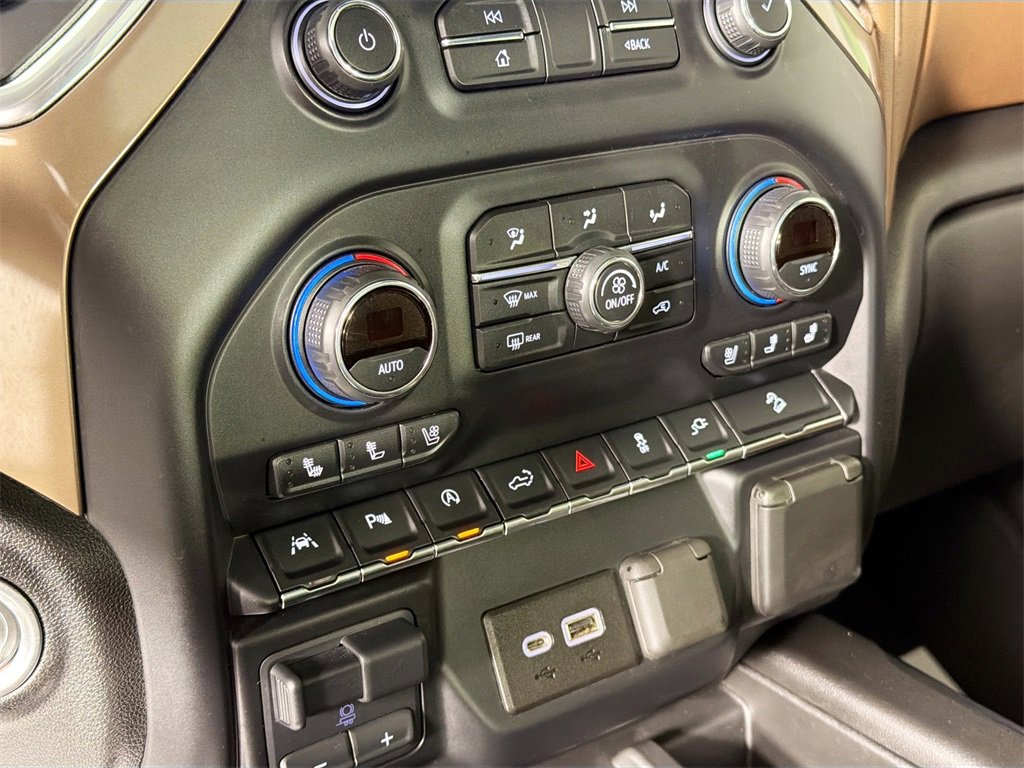 Used 2019 Chevrolet Silverado 1500 High Country image 15