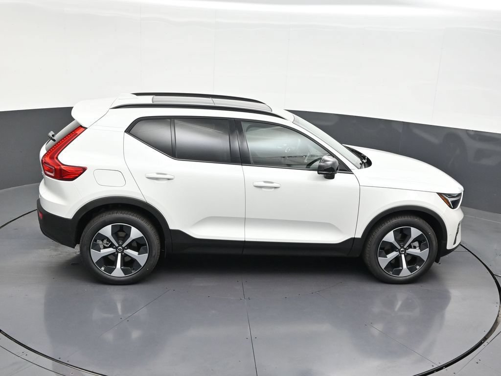 New 2026 Volvo XC40 B5 Plus w/ Protection Package Premier AWD/4WD image 18