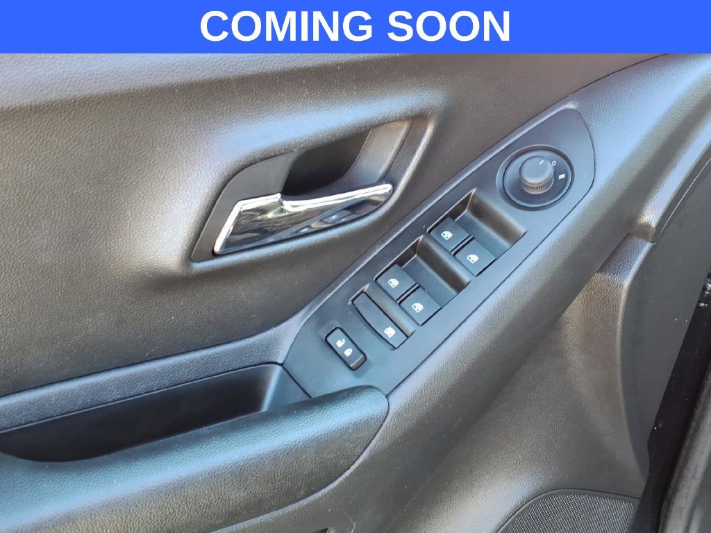 Used 2022 Chevrolet Trax LT w/ LT Convenience Package AWD/4WD image 14