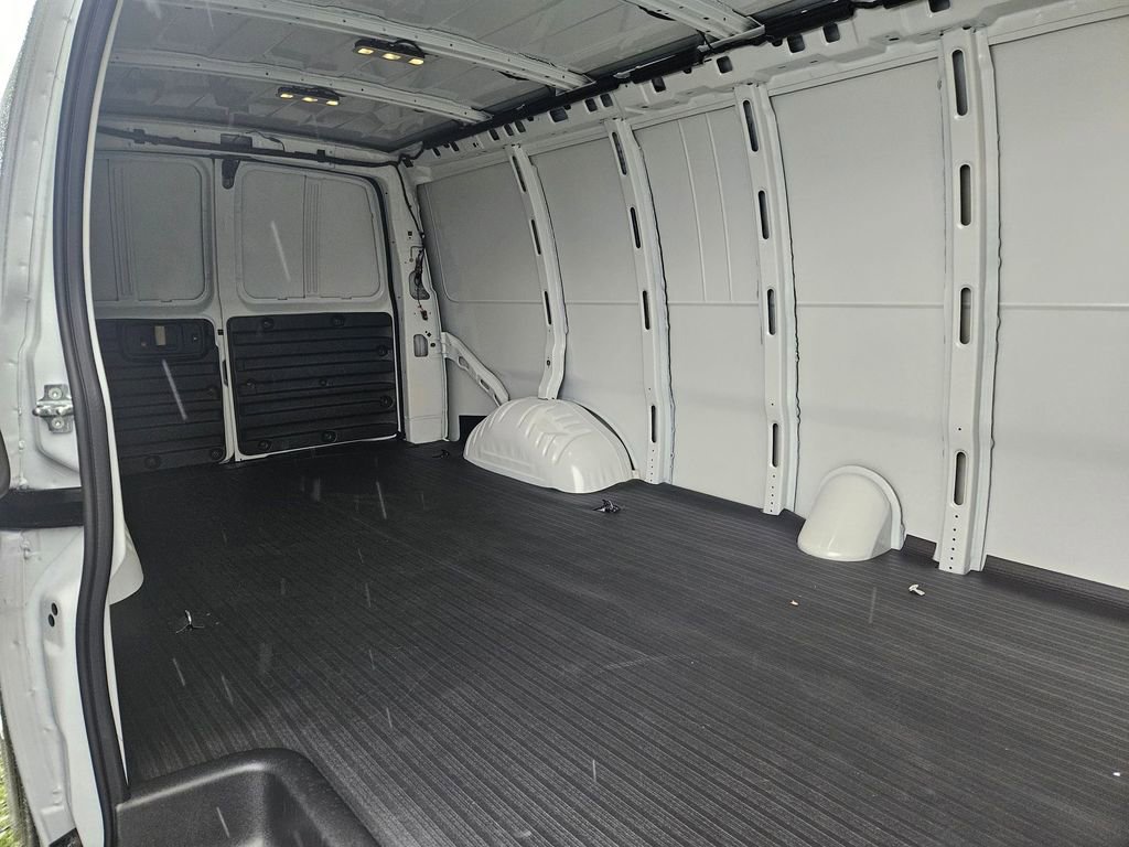 New 2025 Chevrolet Express 2500 Extended image 34