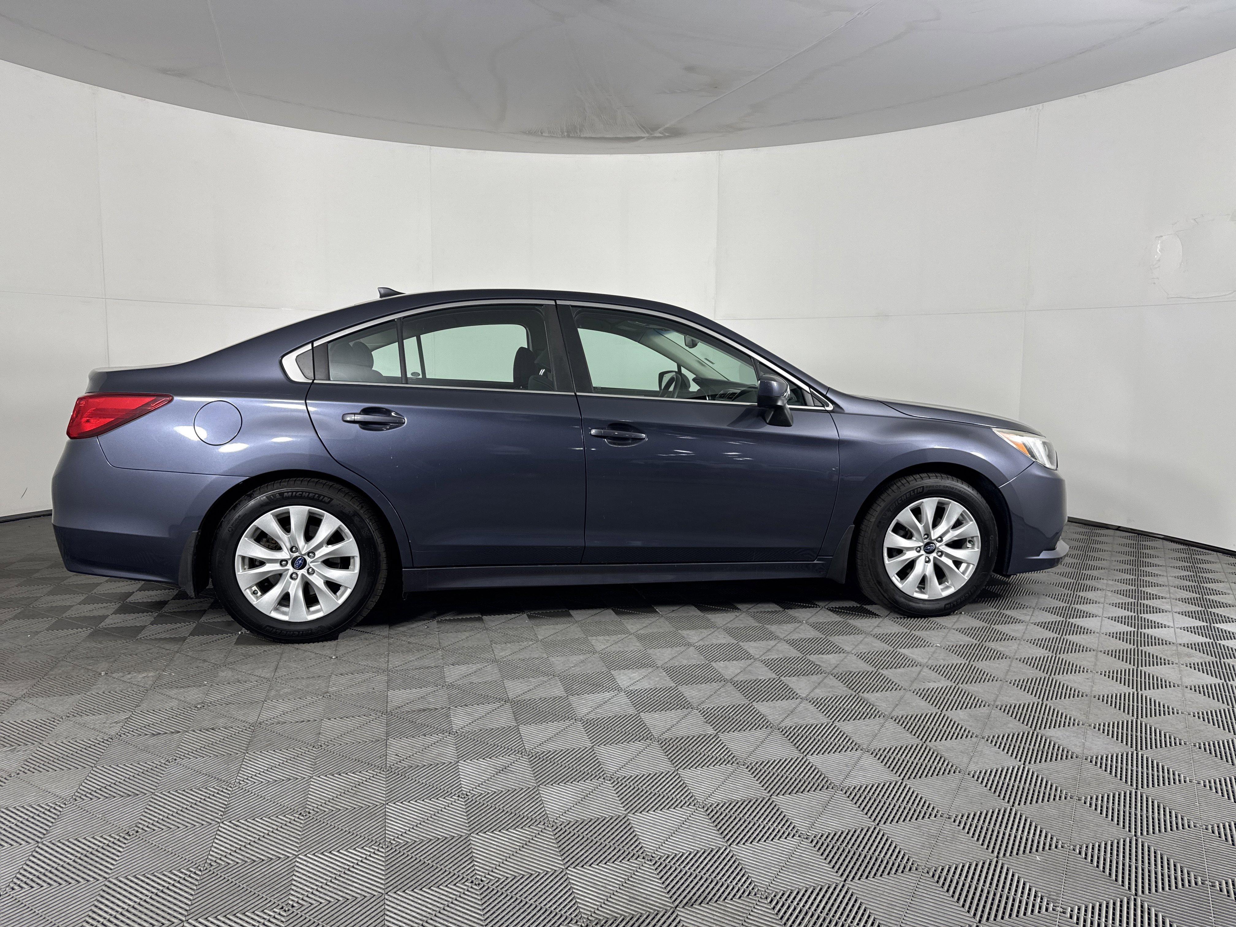 Used 2016 Subaru Legacy 2.5i Premium w/ Popular Package #1 AWD/4WD image 3
