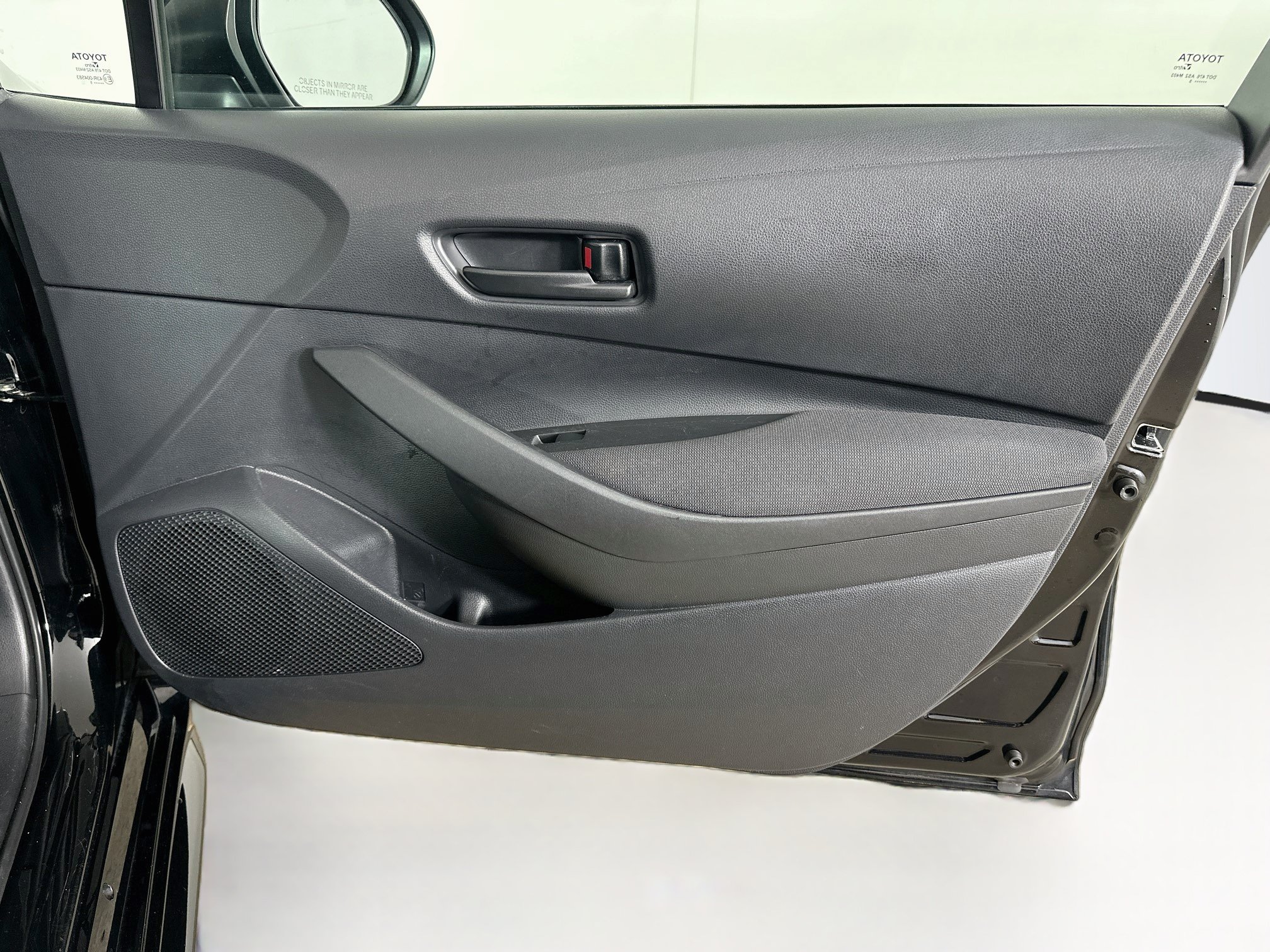 Used 2025 Toyota Corolla LE FWD image 30