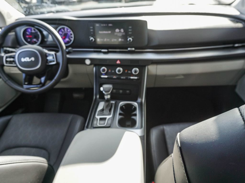 Used 2024 Kia Carnival LX FWD image 15