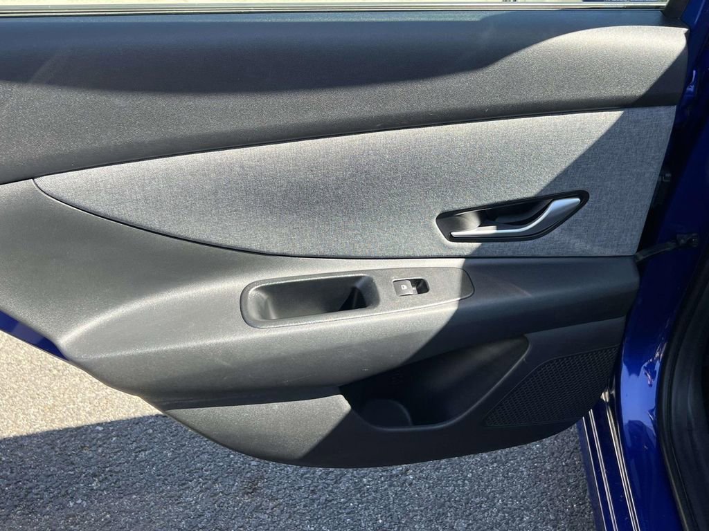 Certified 2023 Hyundai Elantra Limited FWD image 12