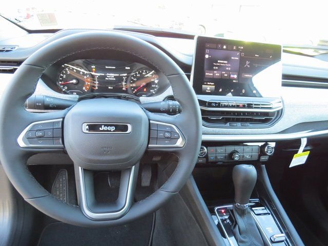 New 2024 Jeep Compass Latitude image 18