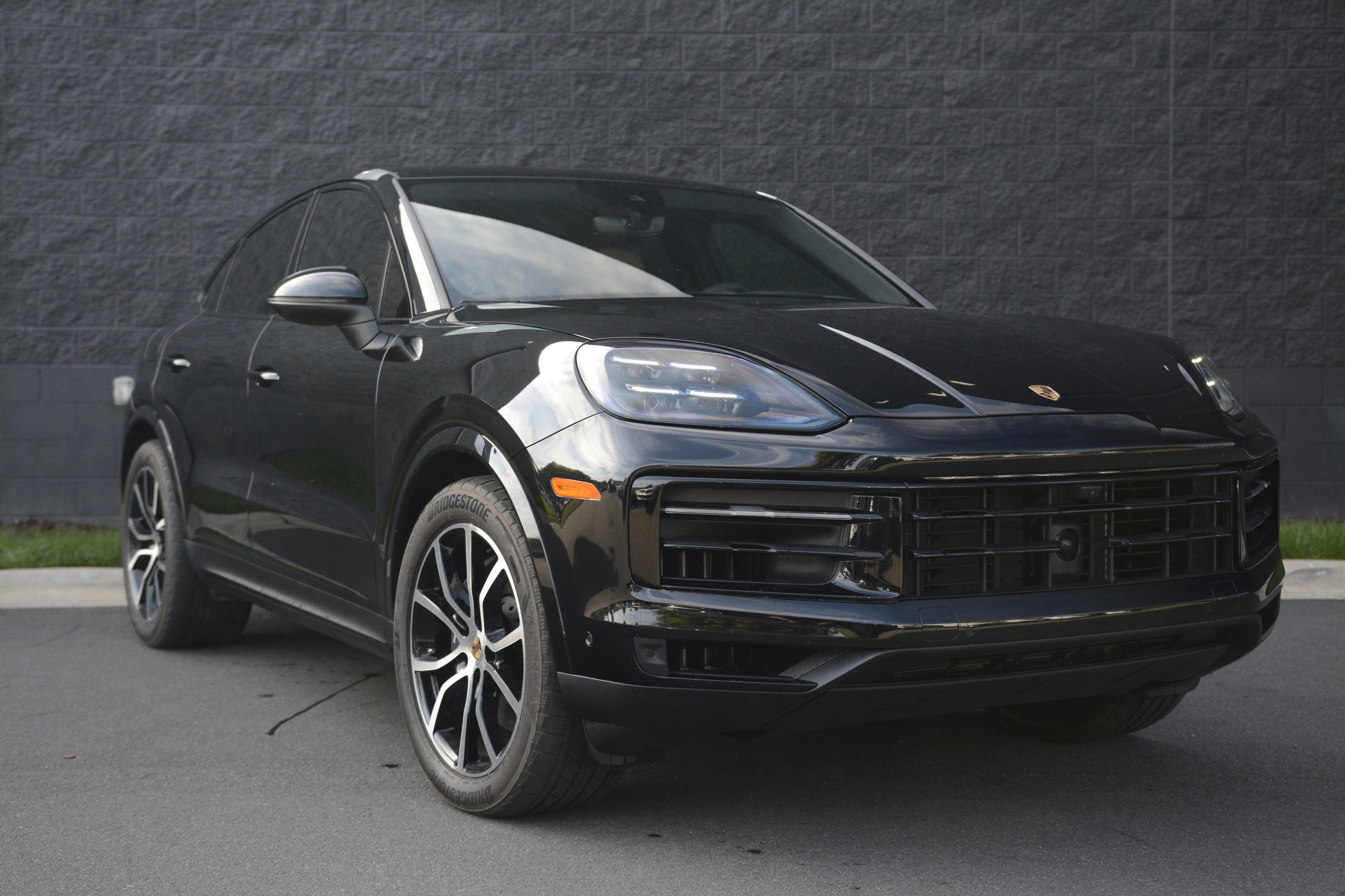 Certified 2025 Porsche Cayenne Coupe image 9