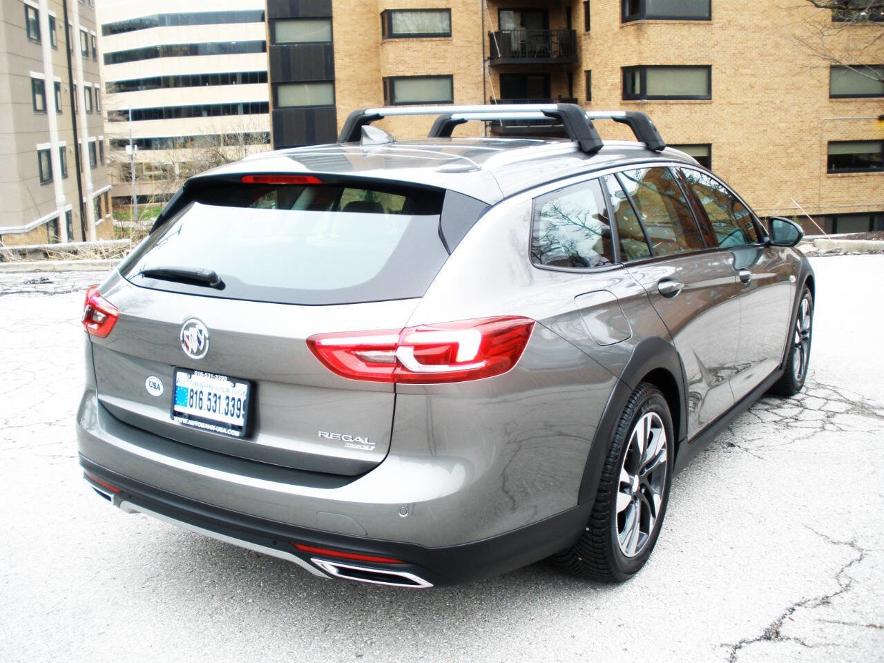 Used 2019 Buick Regal Essence w/ Driver Confidence Package I image 10