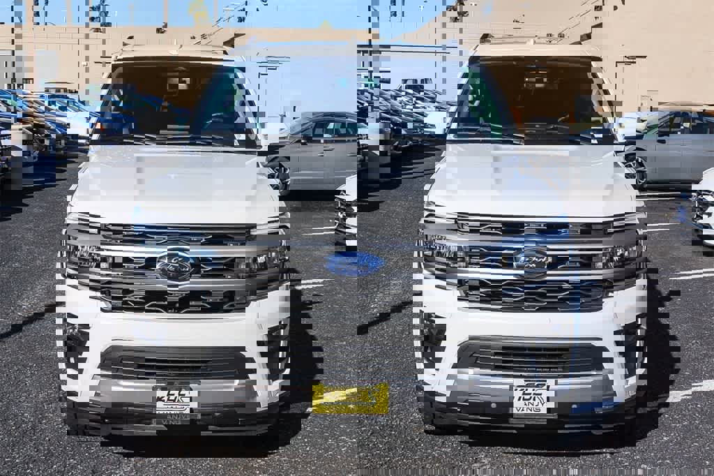 Used 2024 Ford Expedition XLT image 2
