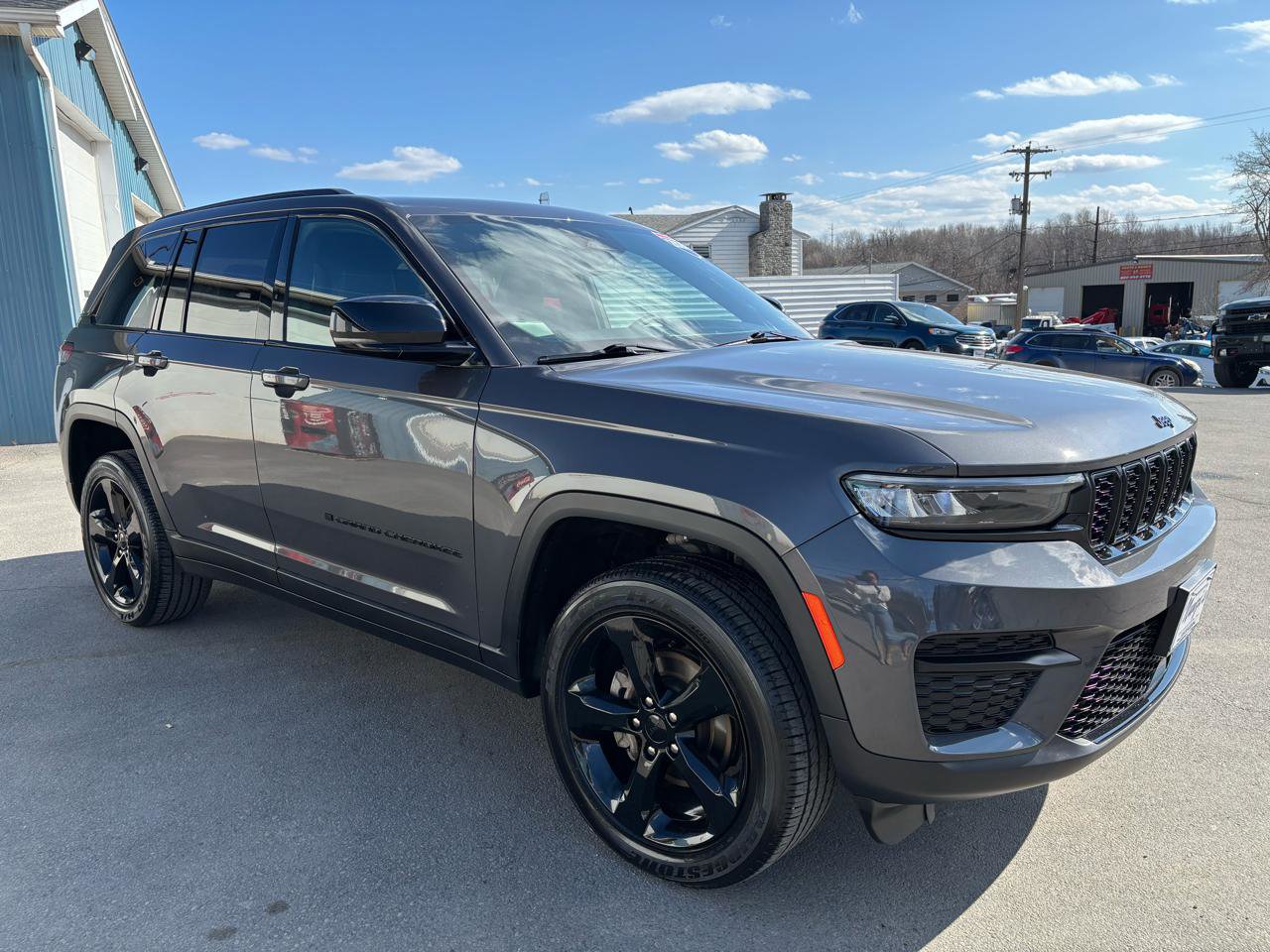Used 2024 Jeep Grand Cherokee Altitude AWD/4WD image 7