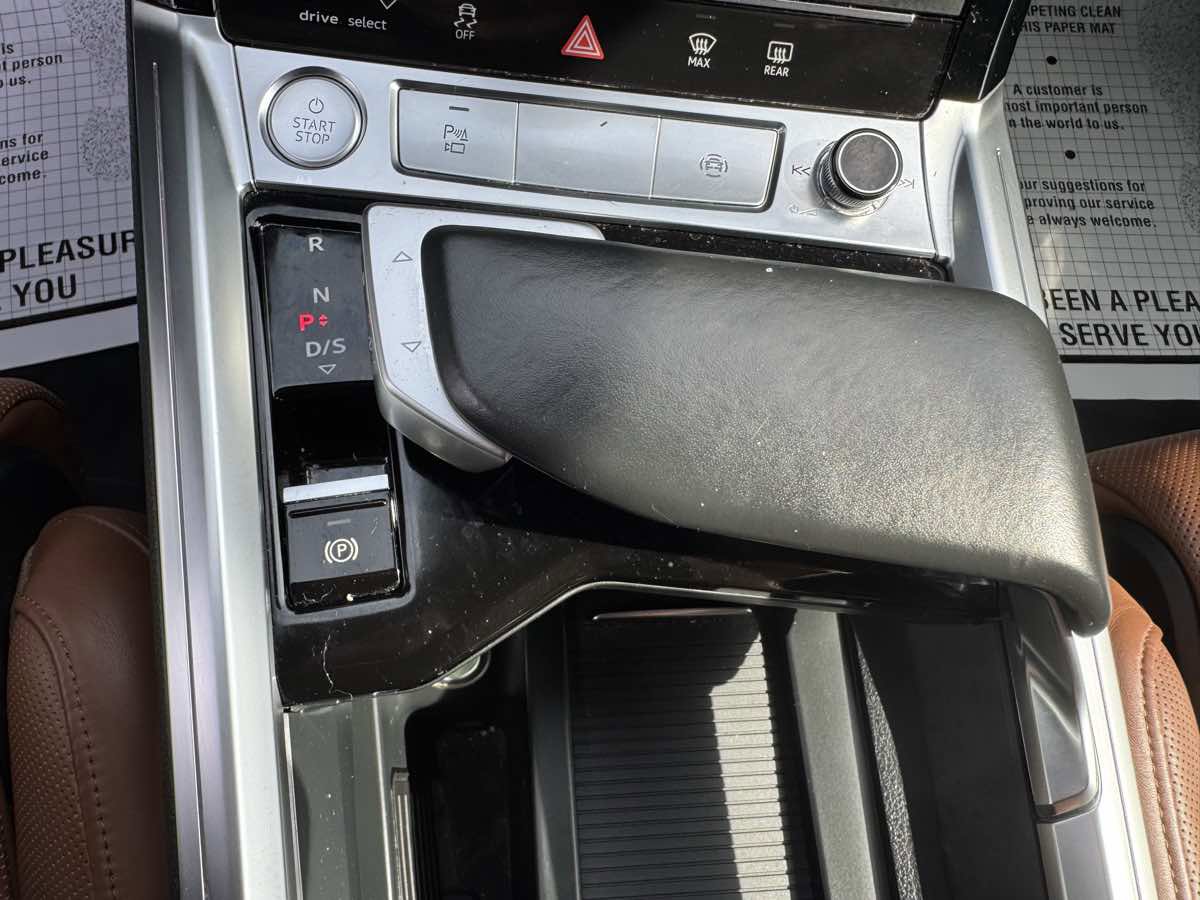 Used 2019 Audi e-tron Prestige w/ Prestige Package image 18