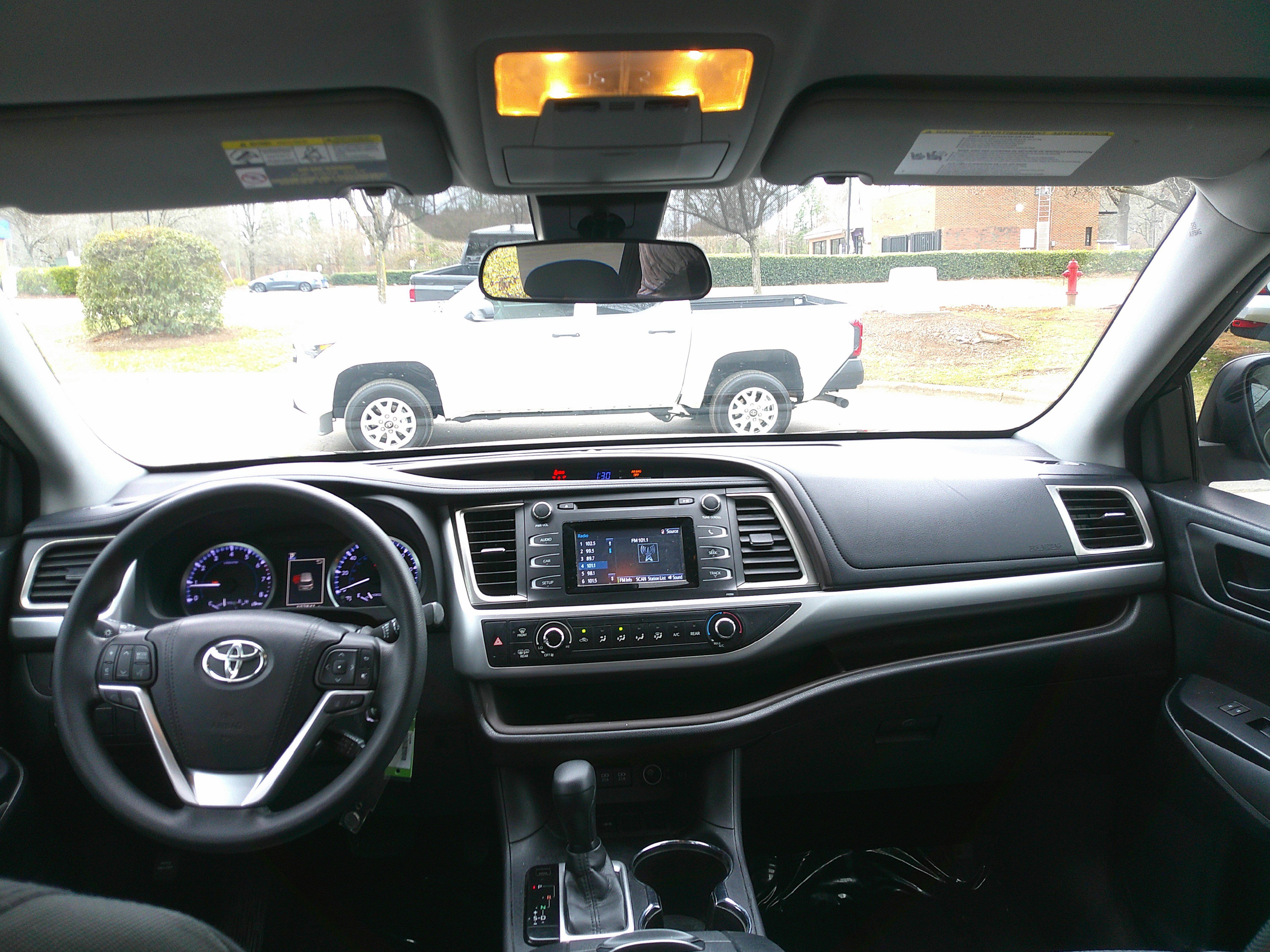 Used 2017 Toyota Highlander LE image 32