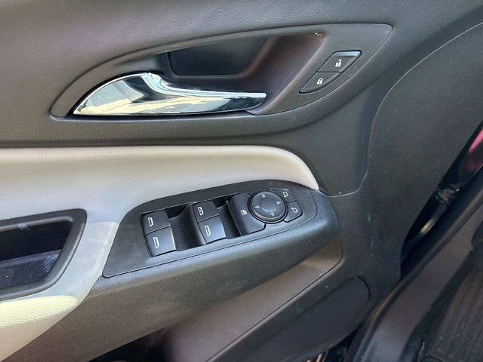 Used 2023 Chevrolet Equinox LS w/ LS Convenience Package image 8