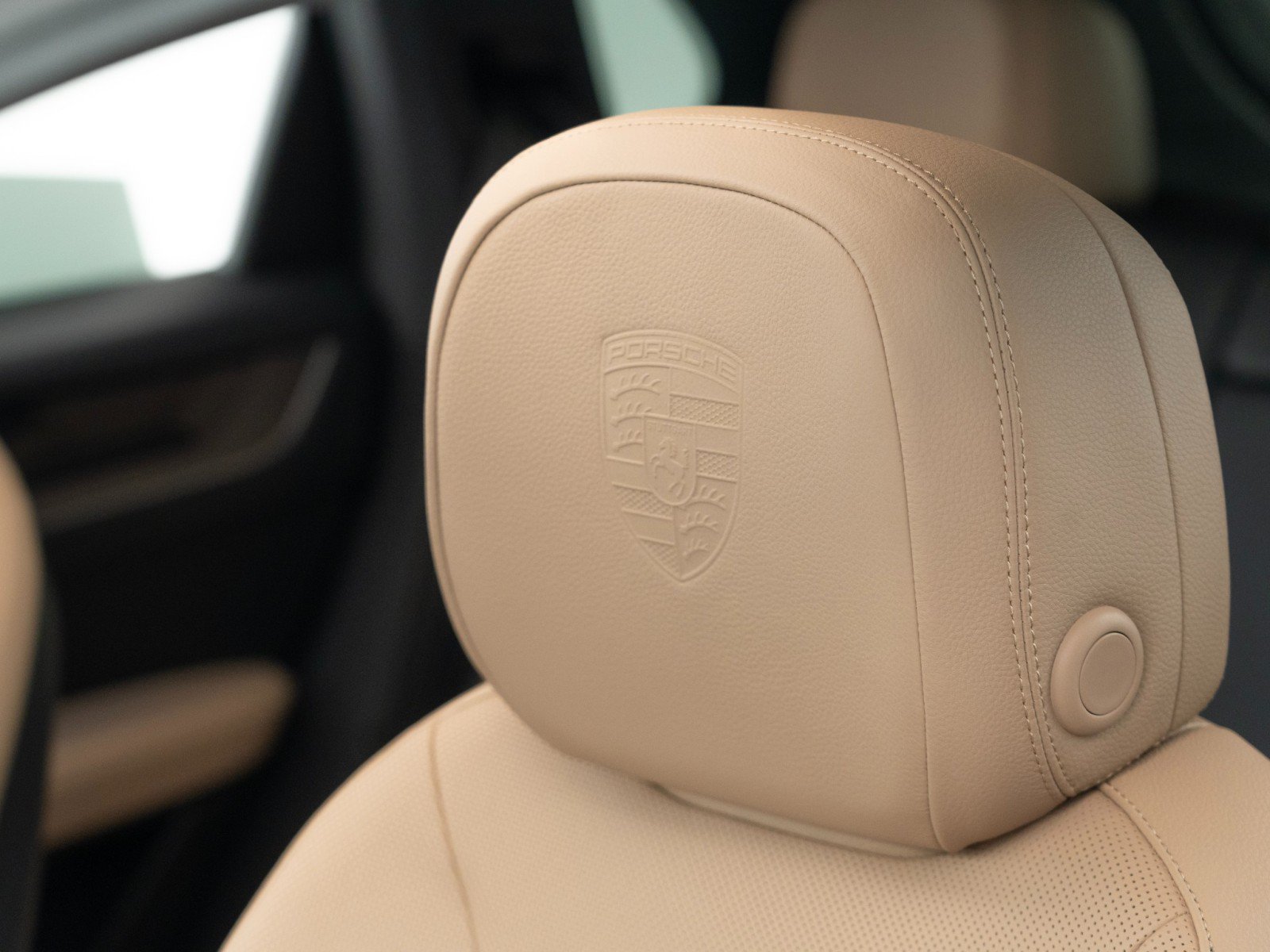 Used 2026 Porsche Cayenne AWD/4WD image 18