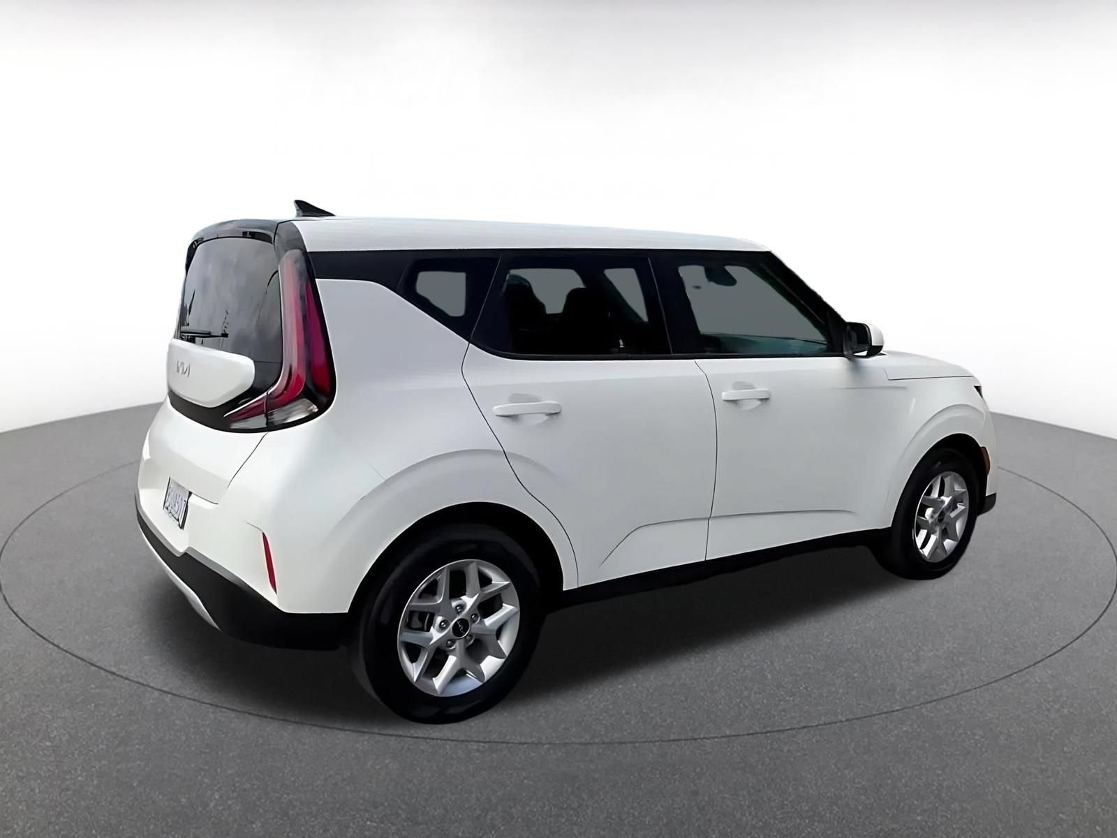 Used 2025 Kia Soul LX w/ LX Technology Package FWD image 15