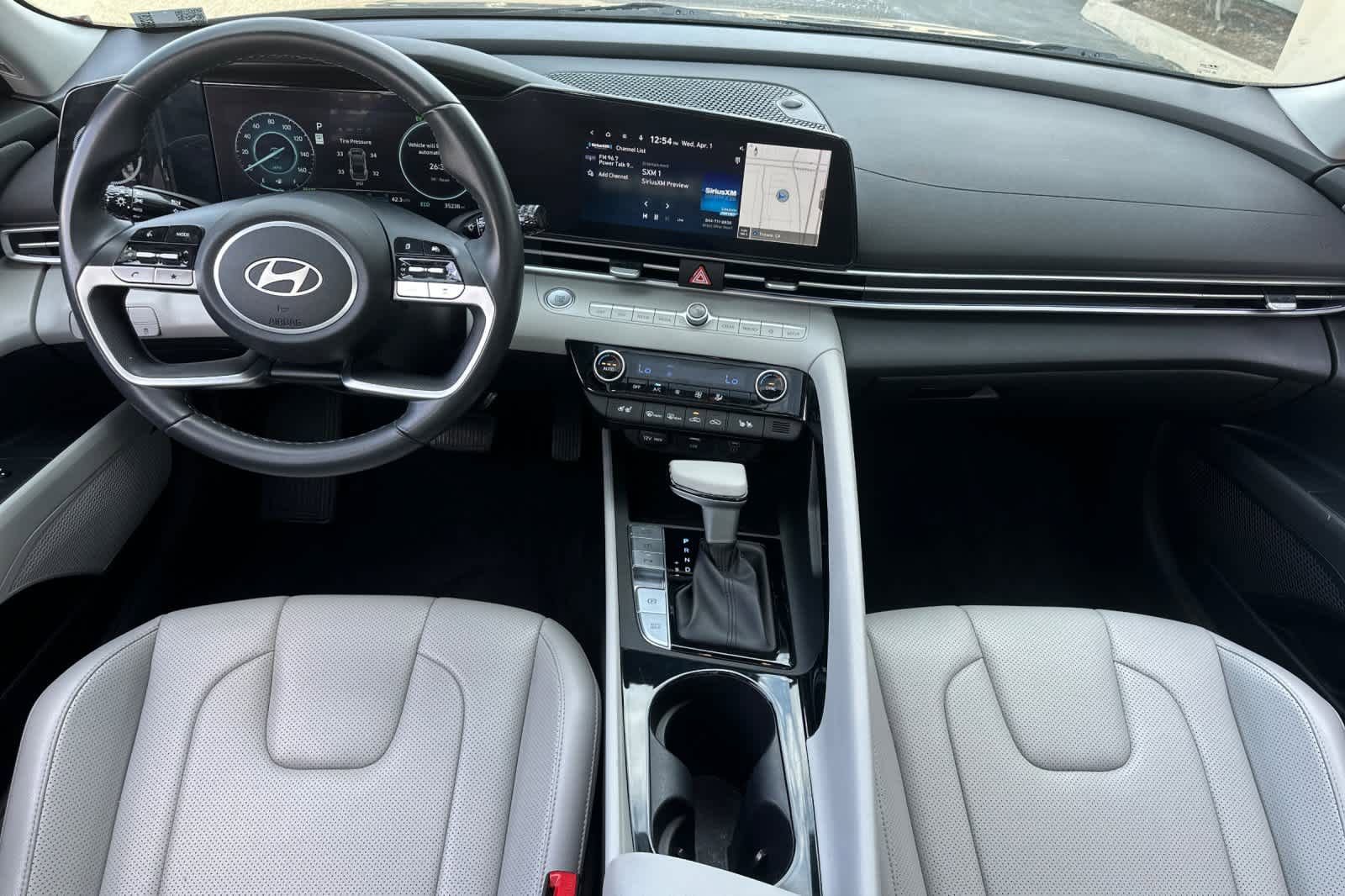 Used 2024 Hyundai Elantra Limited image 3