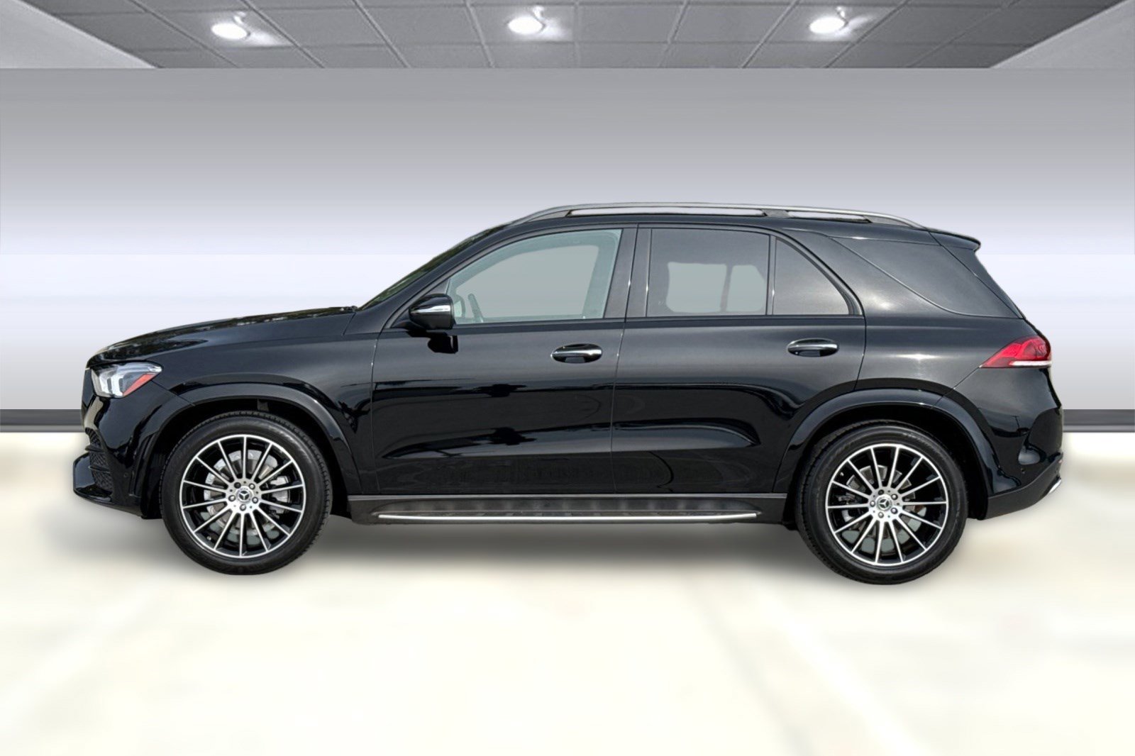 Used 2021 Mercedes-Benz GLE 350 4MATIC image 2
