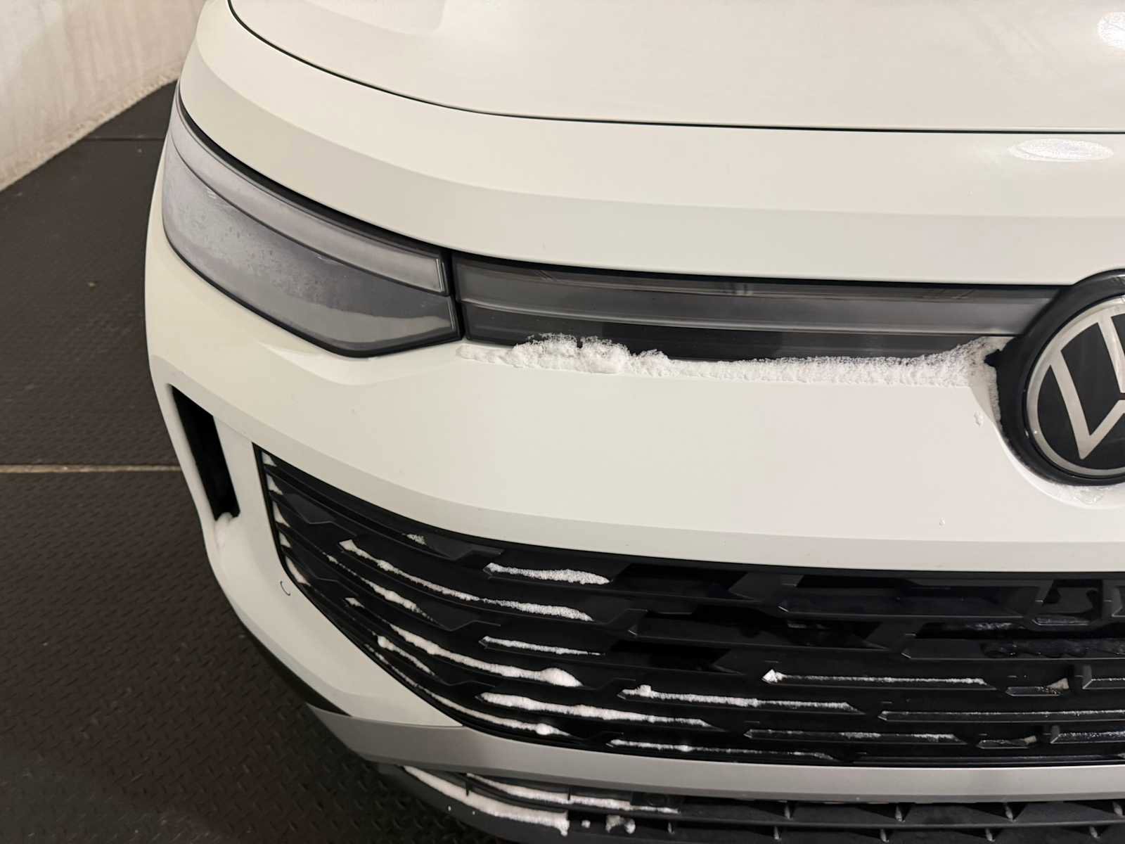 Certified 2025 Volkswagen Tiguan SE w/ Panoramic Sunroof Package image 4