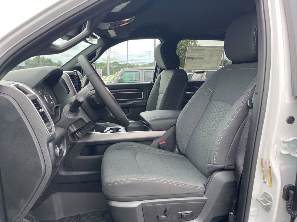New 2025 RAM 2500 Big Horn AWD/4WD image 16
