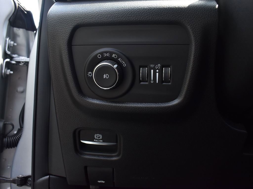 Used 2023 Jeep Grand Cherokee L Limited w/ Trailer Tow Group (B) image 44