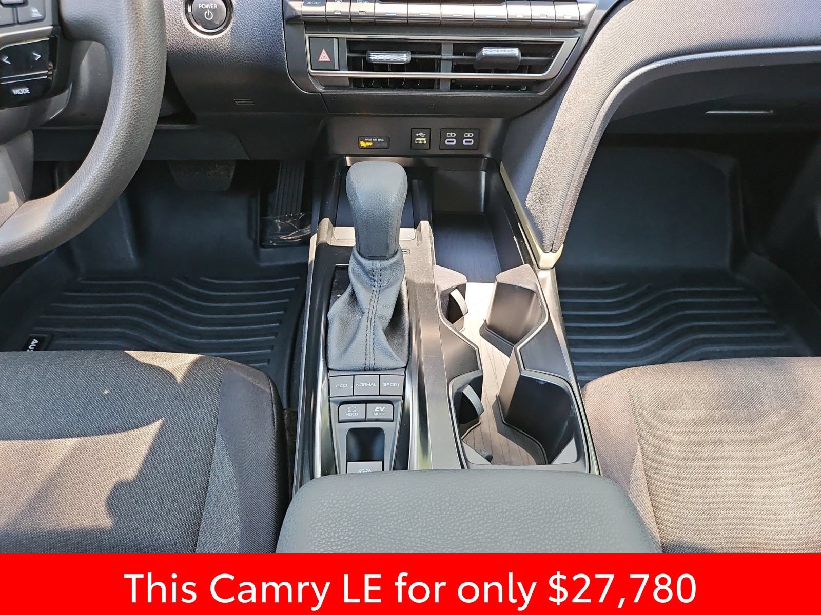 Used 2025 Toyota Camry LE FWD image 31