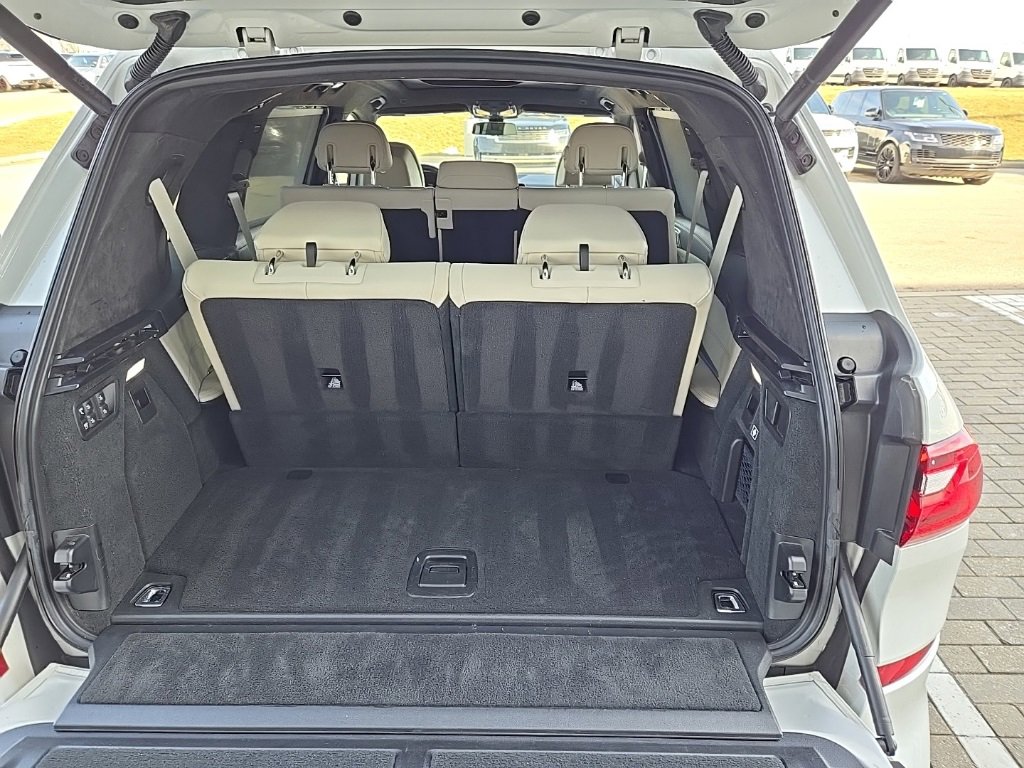 Used 2022 BMW X7 M50i image 18