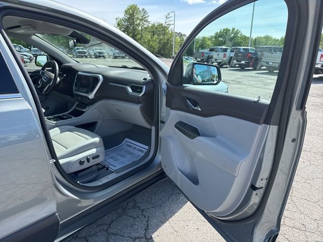 Used 2023 GMC Acadia SLT w/ Technology Package FWD image 7