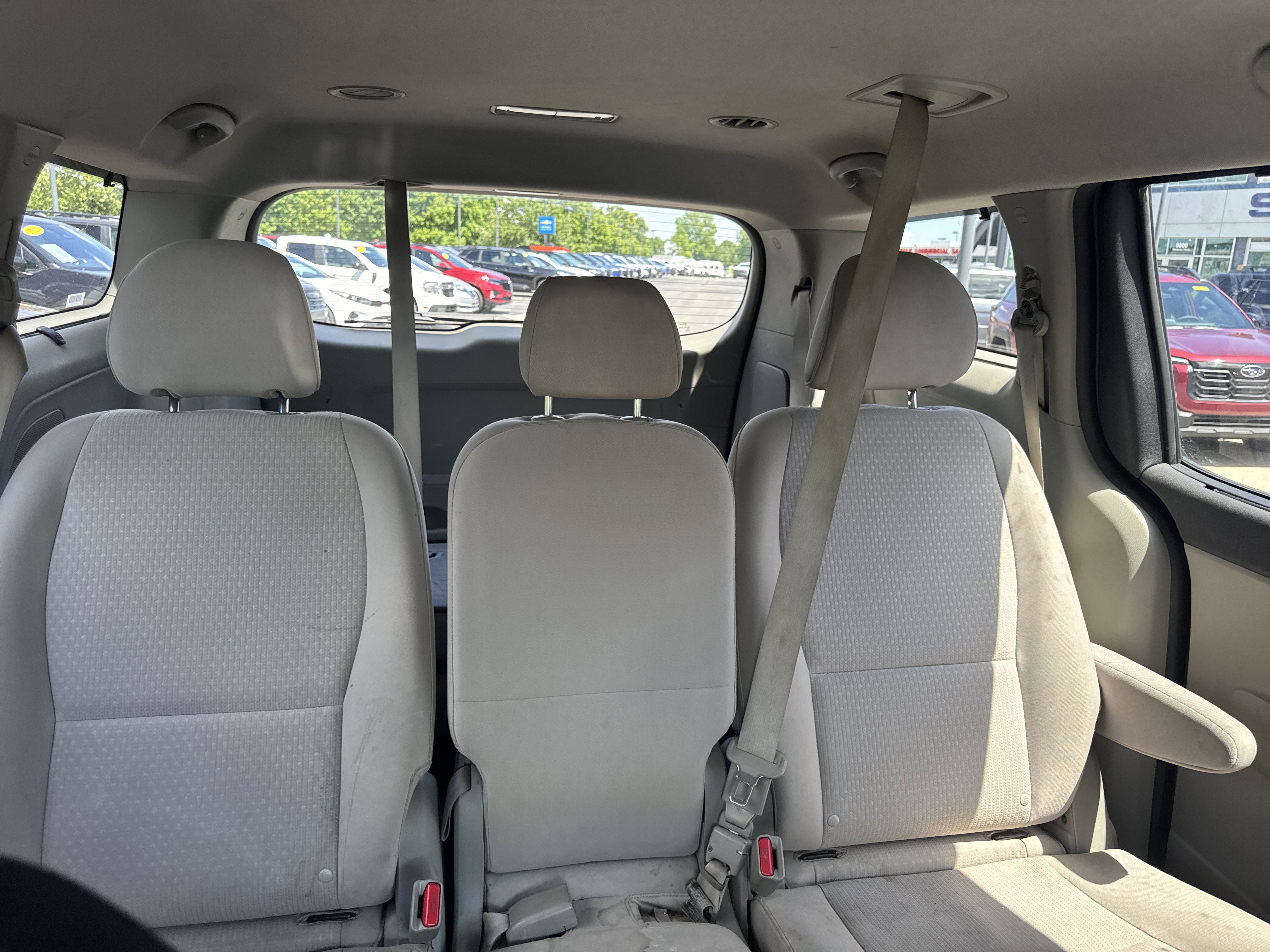 Used 2016 Kia Sedona LX w/ Option Group 020 FWD image 11