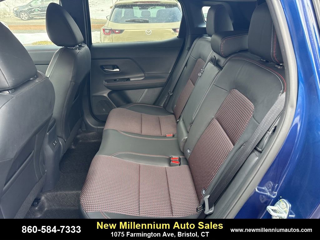 Used 2025 Nissan Kicks SR image 10