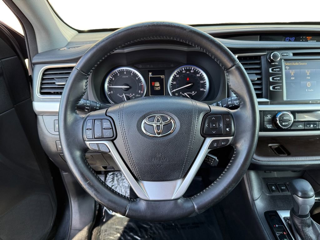 Used 2017 Toyota Highlander XLE w/ Carpet Mat Package image 12
