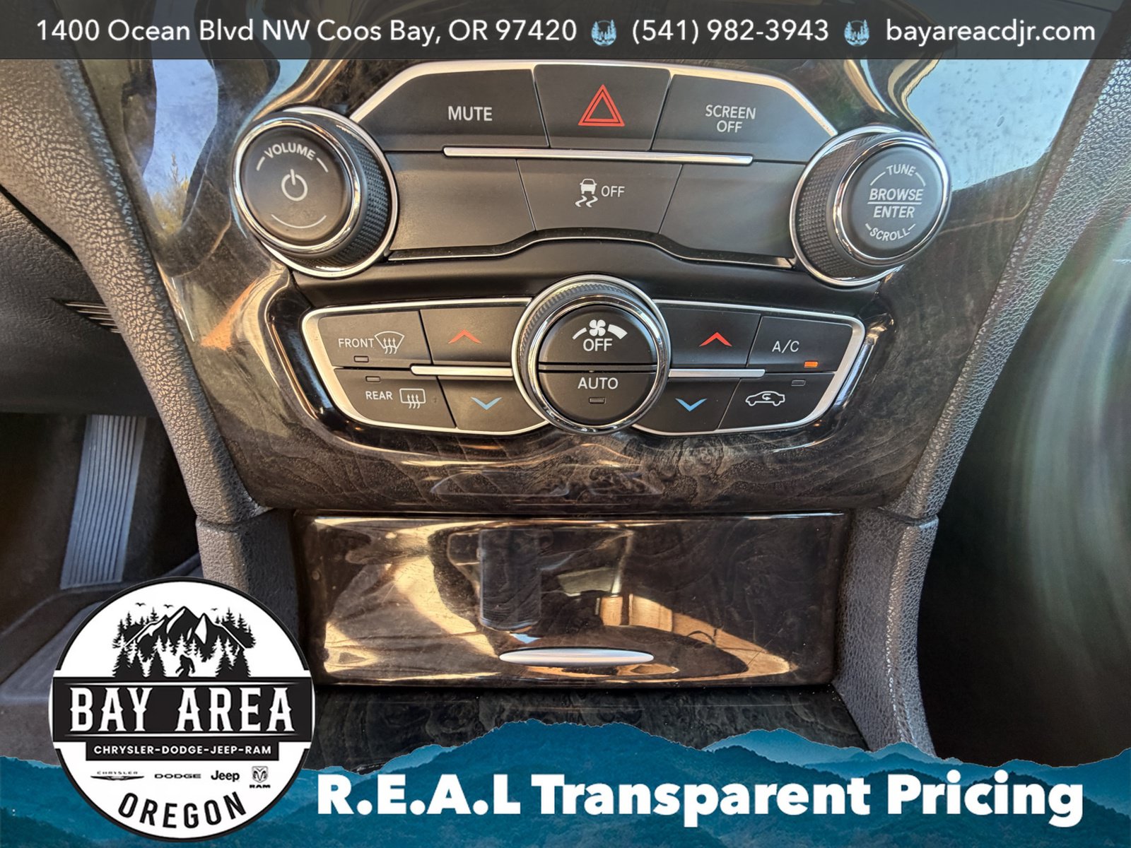 Used 2019 Chrysler 300 Limited w/ Light Group RWD image 25
