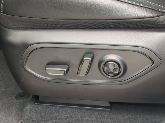 New 2027 Jeep Grand Cherokee L Limited RWD image 23