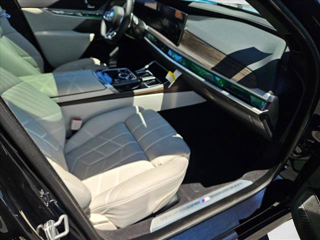 Used 2026 BMW 750e xDrive AWD/4WD image 20