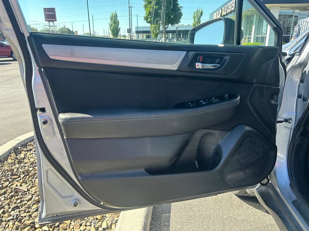 Used 2018 Subaru Outback 2.5i Premium w/ Protection Package #1 AWD/4WD image 8