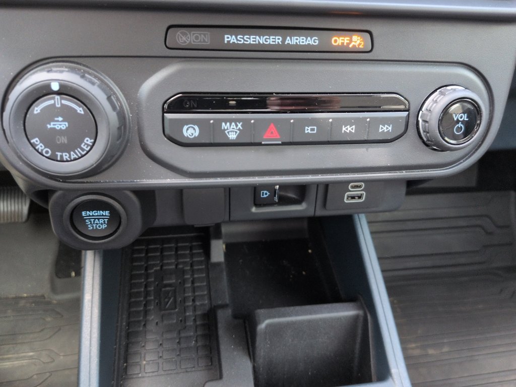 Used 2025 Ford Maverick Lariat w/ 4K Tow Package AWD/4WD image 12