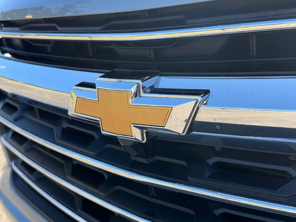 Used 2025 Chevrolet Traverse LT w/ Sun and Wheel Package AWD/4WD image 35